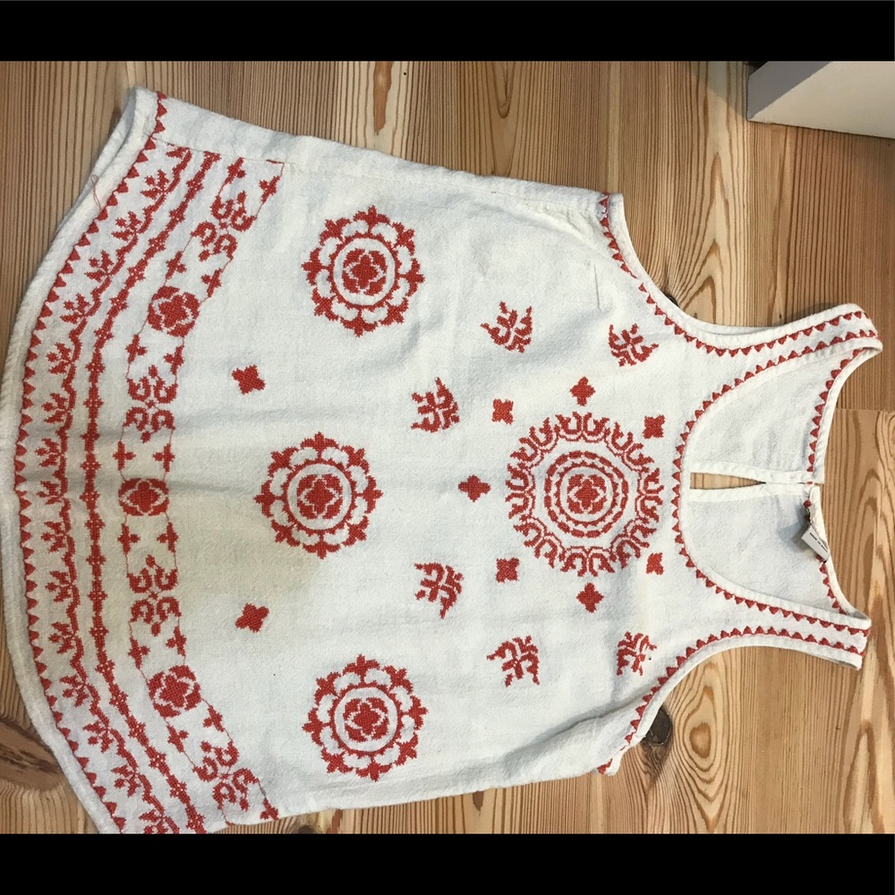Red and white detailed tank top
